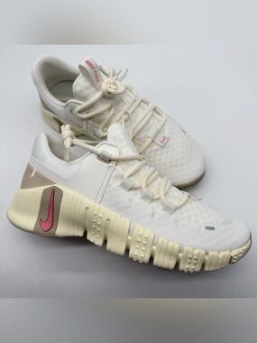 Size 9 Womens Nike Free Metcon 5 Workout Shoes. No Lid Box. NEW. DV3950-100